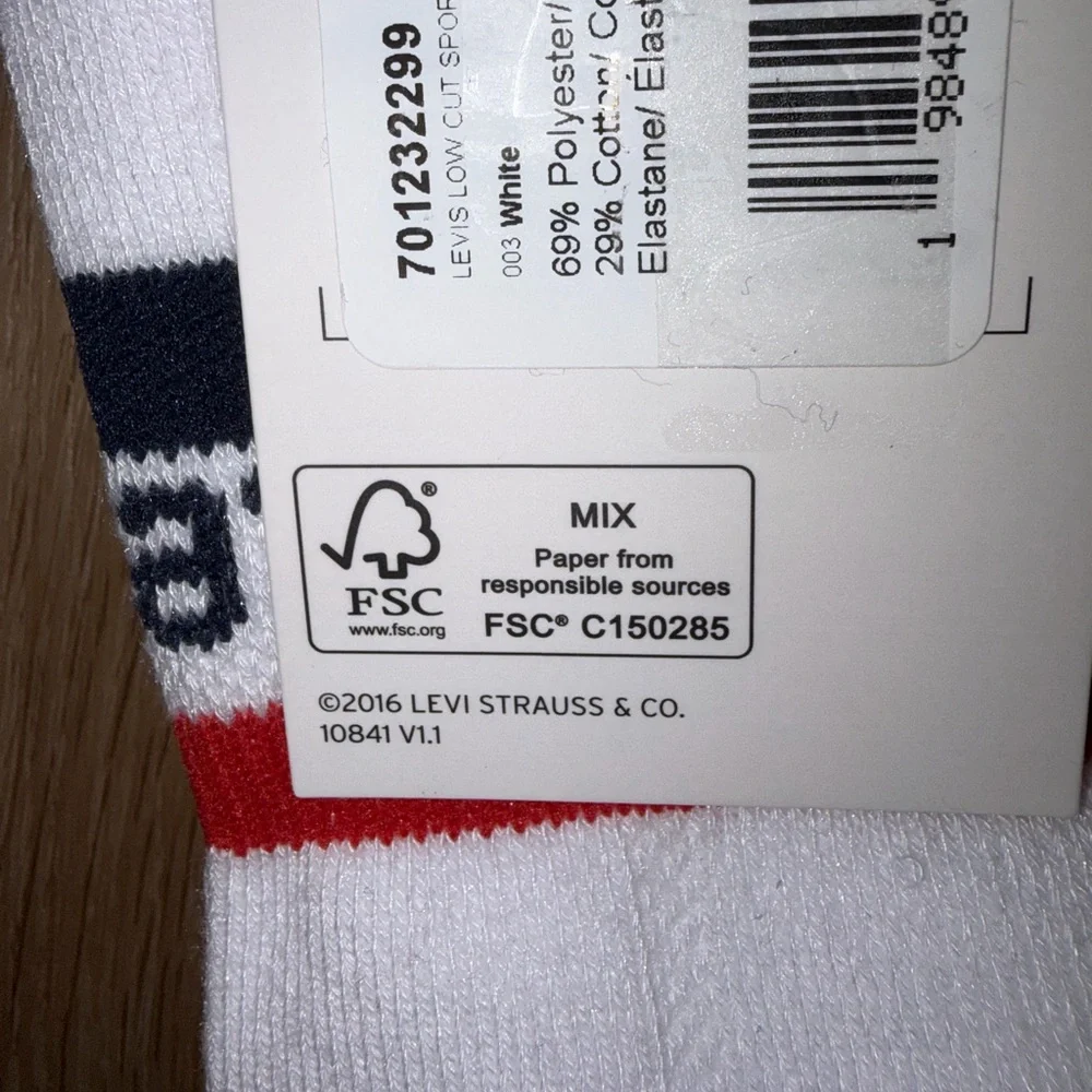2 Levi’s Low Cut White Socks 3 Pack Men’s Size 6-12 New (6 Socks Total)